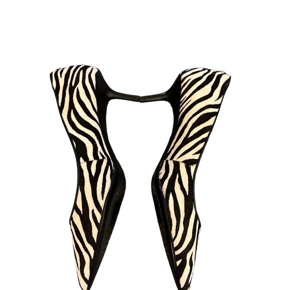 Michael Kors Zebra Print Pointy Toe Pump Size 8.   Pony Hair Exterior. - Picture 5 of 6